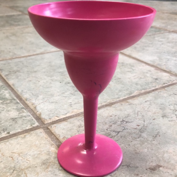 Anchor shape wire wall hanging bottle holders and plastic margarita glasses. - Picture 3 of 5